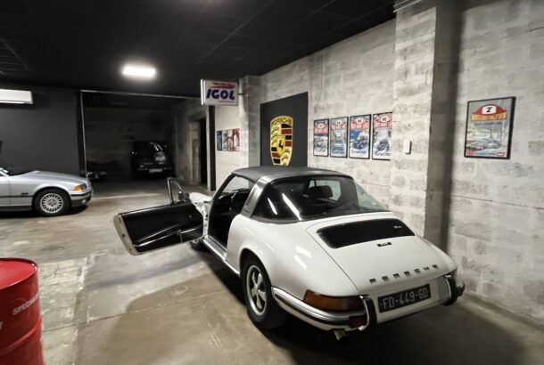 porsche targa vu de trois quart arriere porte conducteur ouverte