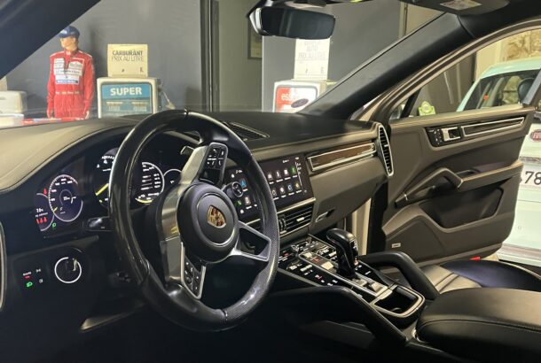 VUE INTERIEUR POSTE PILOTAGE PORSCHE CAYENNE CRAIE